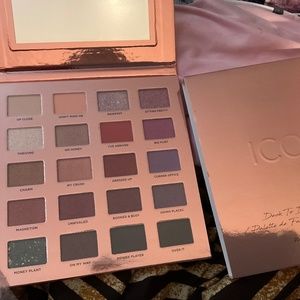 Iconic desk to dance eyeshadow pallet